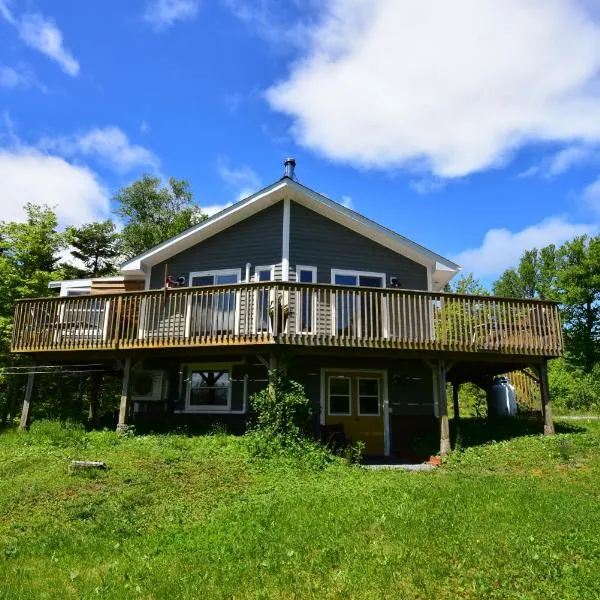 Sunrise Place Bed & Breakfast，位于DʼEscousse的酒店