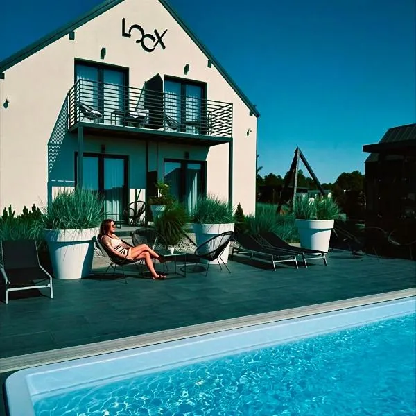 Loox Ostrovo- Boutique House-noclegi nad morzem，位于奥斯特罗沃的酒店
