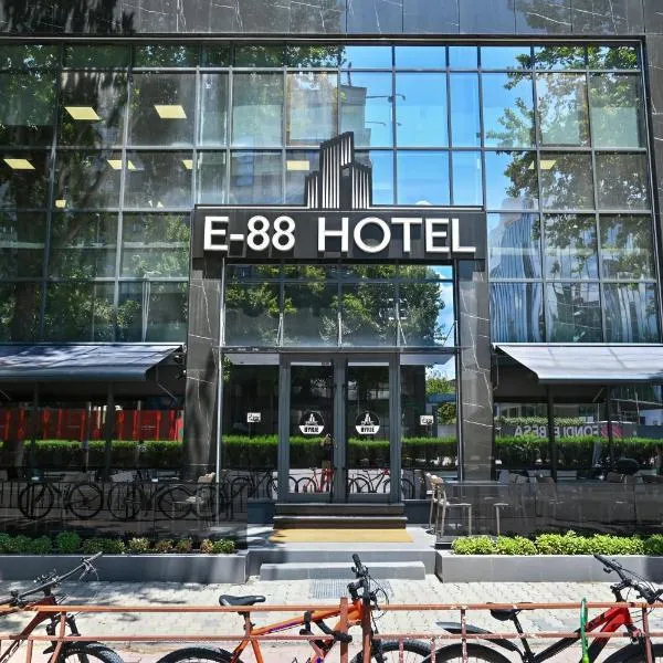 E-88 Hotel，位于地拉那的酒店