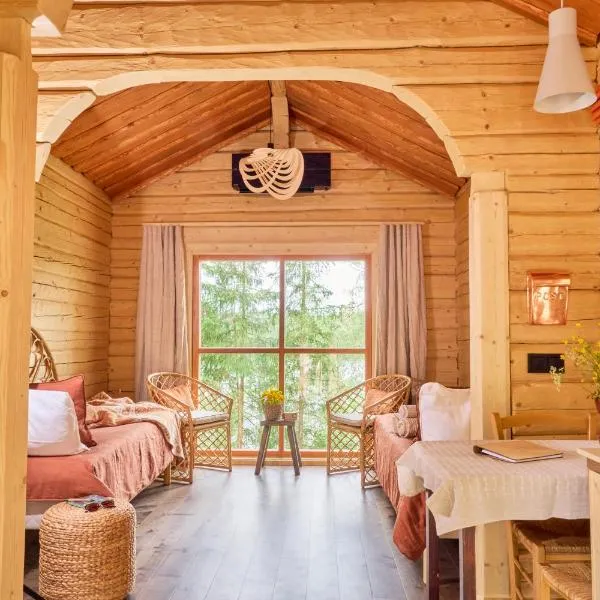 Forest Cabin Ainola with Lake View next to Nuuksio National Park，位于Otalampi的酒店