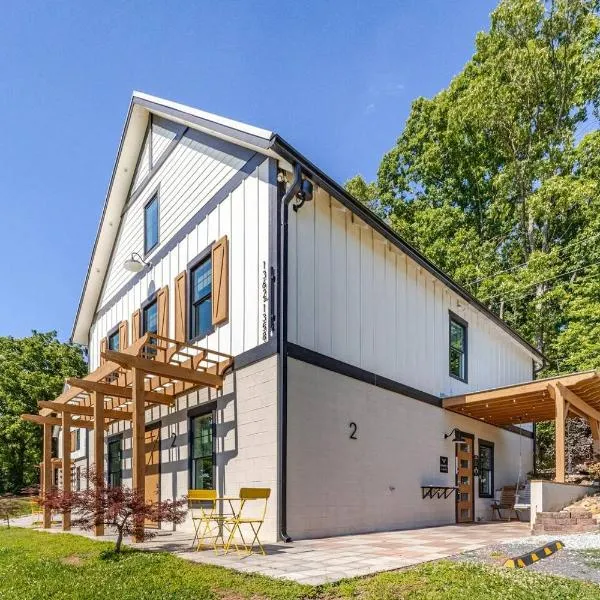 Luxury Barndo 2AS EuropeStyle Farm Stay Fresh Eggs，位于Jefferson City的酒店