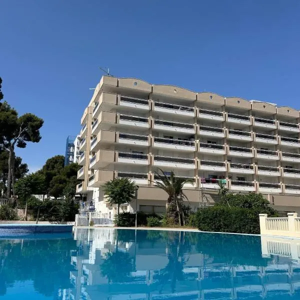 Cozy Apartment with Pool at 5 Min to Beach，位于萨洛的酒店