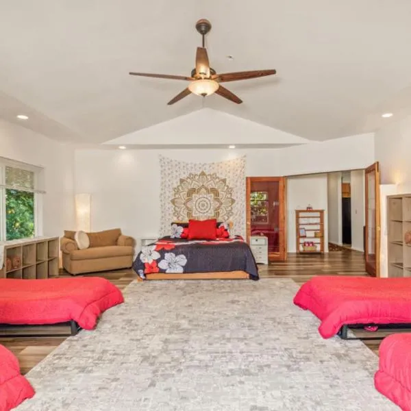Heavenly Hawaii Retreat Home near Hilo and Ocean and Waterfalls，位于Honomu的酒店