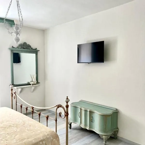 Mergozzo B&B Villa Falesia，位于梅尔戈佐的酒店