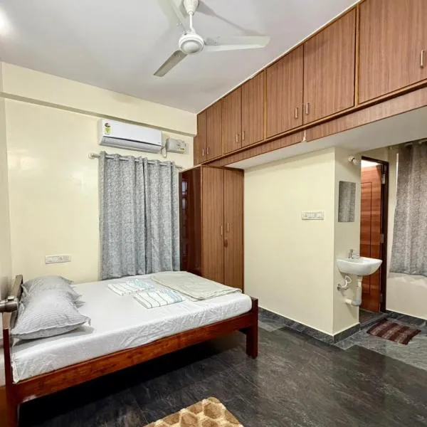 Anand's Elegant 2BHK Apartment - AC，位于迈索尔的酒店