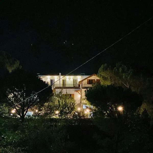 Merly Hotel，位于佩尔梅特的酒店