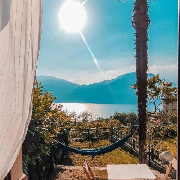 Studio with private garden by GardaDoma，位于布雷佐内加尔达的酒店