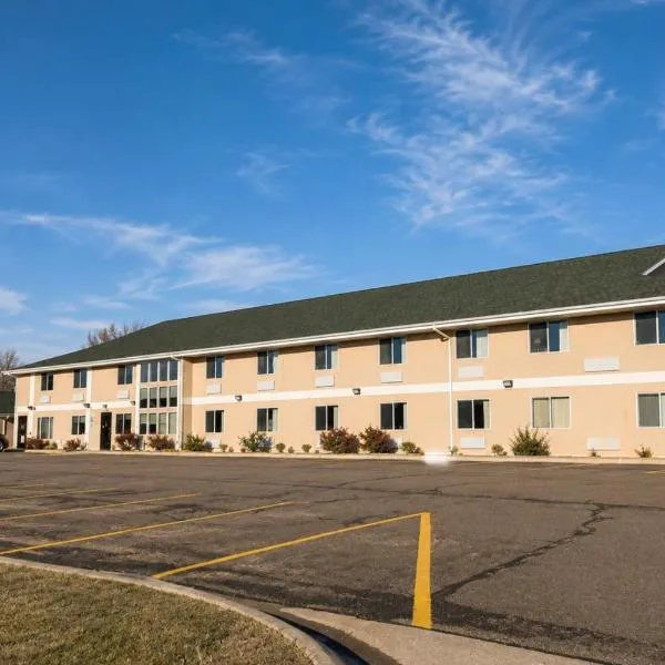 Bilmar Inn & Suites Dell Rapids Near Sioux Falls，位于Dell Rapids的酒店