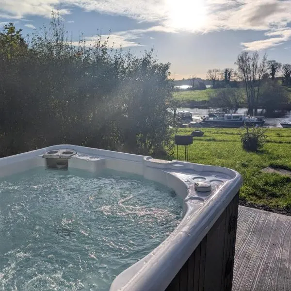 Rose Glamping pod，位于Derrylin的酒店