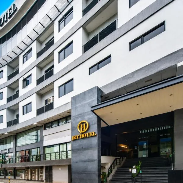 Jet Hotel Lipa City，位于利帕的酒店