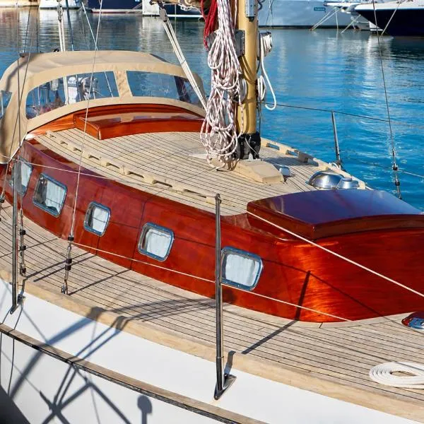 Garuda yacht，位于奈达的酒店