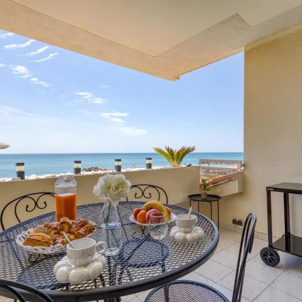 Appartement première ligne vue mer，位于弗龙蒂尼昂的酒店