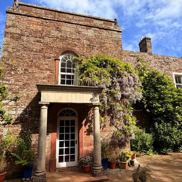 The Coach House at The Gale House and Garden Historic Country Retreat near the Solway Coast & Lake District,位于锡勒斯的酒店