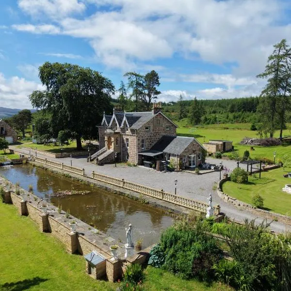 The Doune, Luxury Traditional Country House with hot tub，位于因弗内斯的酒店