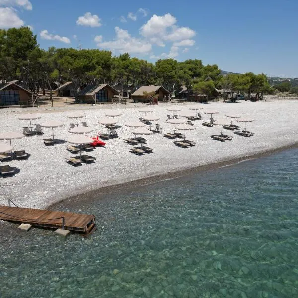 Festora il Glamping di Baia Bella，位于罗塞托卡波斯普利科的酒店