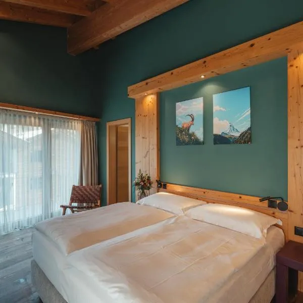 The Phoenix Fitness Hotel & free Spa Access at Alpen Resort，位于采尔马特的酒店