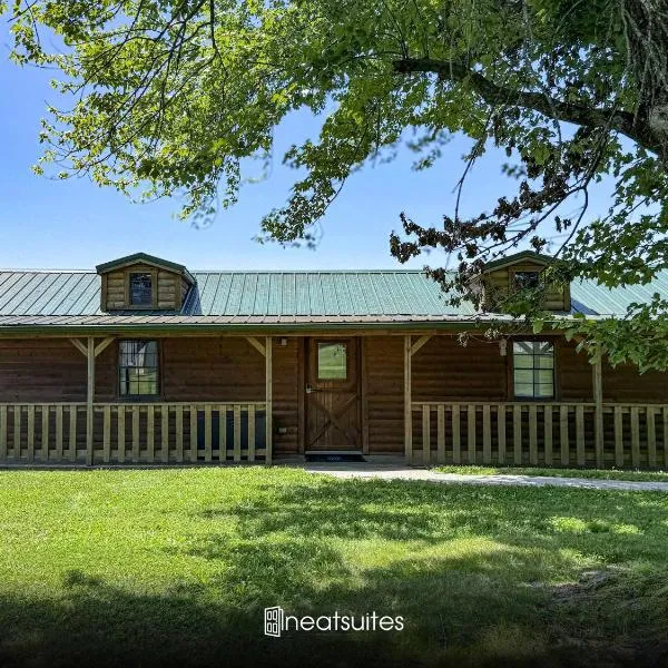 Open Concept Cabin for 2 - Near Ark Encounter!，位于威廉斯敦的酒店