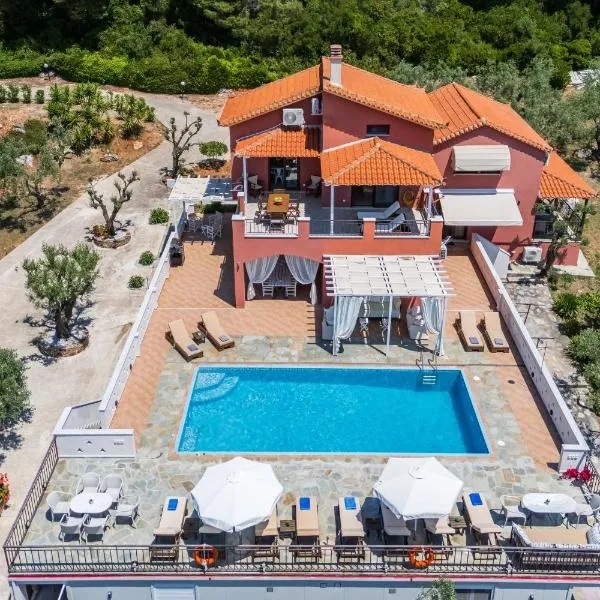 Luxury Villa with Private Pool in Skopelos, Spacious & Private, Villa Amaryllis By Kardous，位于Alikias的酒店