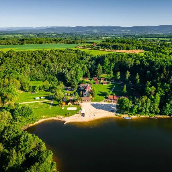 Złoty Potok Resort OFERTA LATO 2026 Domki nad Jeziorem Złotnickim Prywatna Plaża Camping Pokoje tuż przy Lesie oraz Restauracja，位于佐洛季波季克的酒店