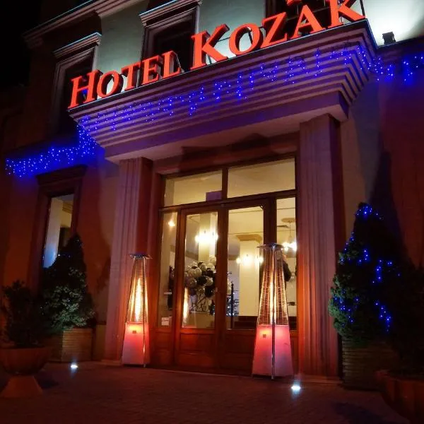 Hotel Kozak，位于Pawłów的酒店