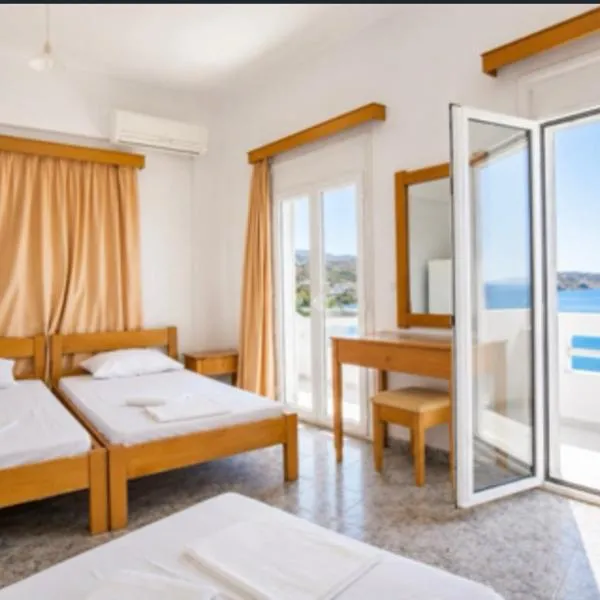 Triton Sea View Studios，位于簇措罗斯的酒店