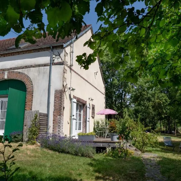 Joli gîte en pleine campagne à 12 min de Sens,位于Égriselles-le-Bocage的酒店