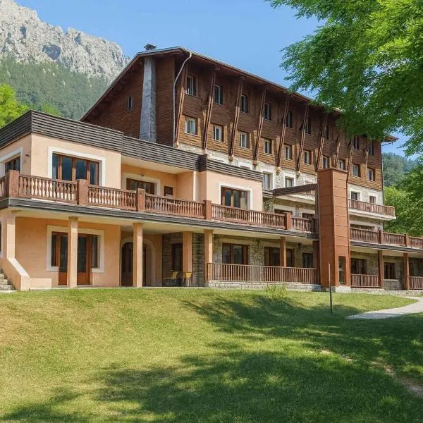 Auberge de jeunesse HI Valdeblore - Le Chalet,位于瓦尔代布洛尔的酒店