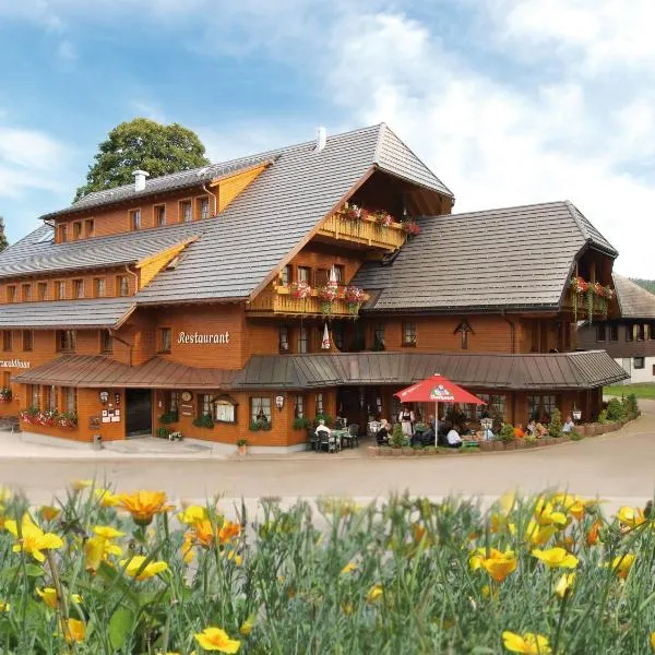 Naturparkhotel Schwarzwaldhaus，位于黑林山区贝尔瑙的酒店