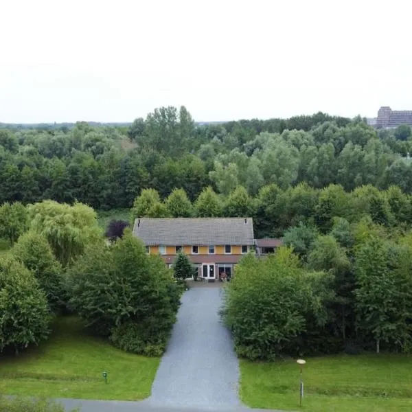 La Belle Heure B&B - formerly Huis van Steen -，位于莱利斯塔德的酒店