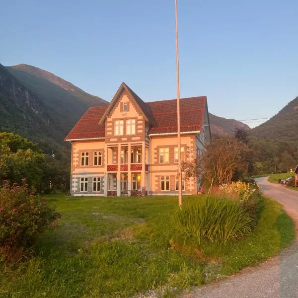 Dalhus Valley Apartment,位于Norddal的酒店