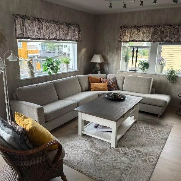 Moderne leilighet i Mosjøen sentrum，位于莫舍恩的酒店