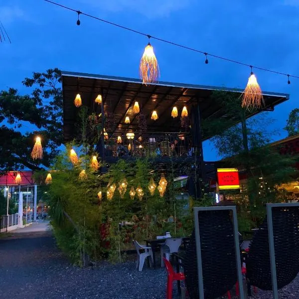 Cafe Moto Hostel，位于公主港的酒店