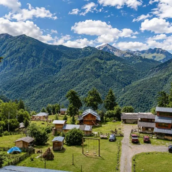 Heshkili huts and cabins Svaneti，位于Keshkili的酒店