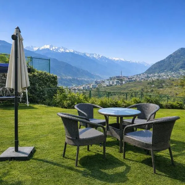 The Himalayan Nomad Manali - 2 bedrooms mountain view independent villas with personal lawn，位于马拉里的酒店