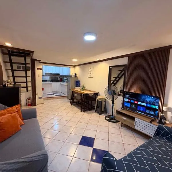 CheapEntireHouse Mel Place in Mandaue with Netflix for 5pax or more，位于曼达维市的酒店