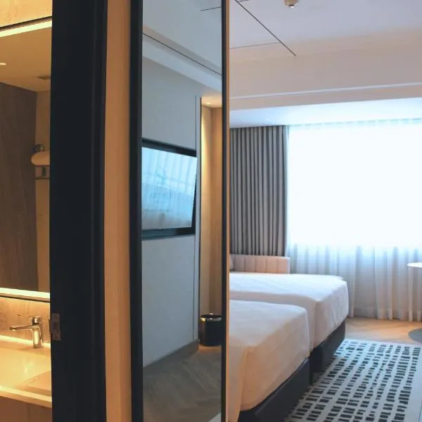 Hotel Ciputra Cibubur managed by Swiss-Belhotel International，位于Cibubur的酒店