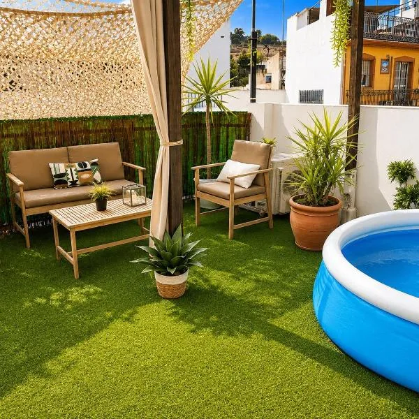 Dúplex con Piscina y Terraza a 5 min de Sevilla，位于卡马斯的酒店
