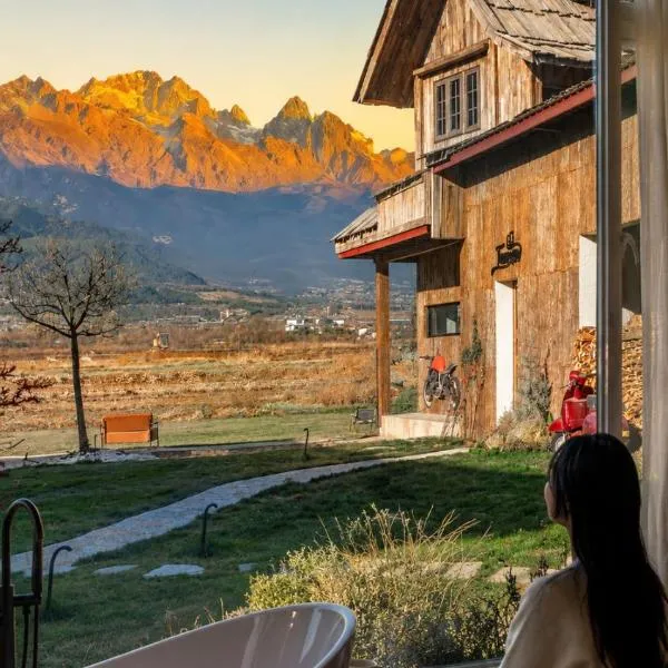 Lijiang Tennessee Moutain Lodge & cafe - A Luxury Farmstay with Jade Dragon Views at Baisha Village - Free Pick-up from Airport&Railway station for 3-Night Stays，位于丽江的酒店