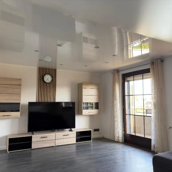 Moderne 3 Zimmer Wohnung in der Eifel - ideal für Familien und Geschäftsreisende，位于梅谢尼希的酒店