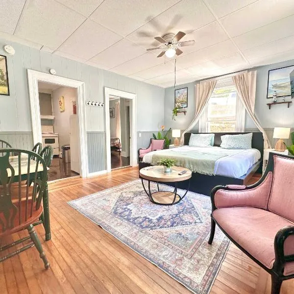 King Bed 2BR near the LaHave River and Trails，位于布里奇沃特的酒店