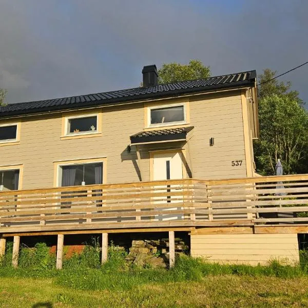 Fjordhuset på Helgelanskysten，位于Leirfjord的酒店