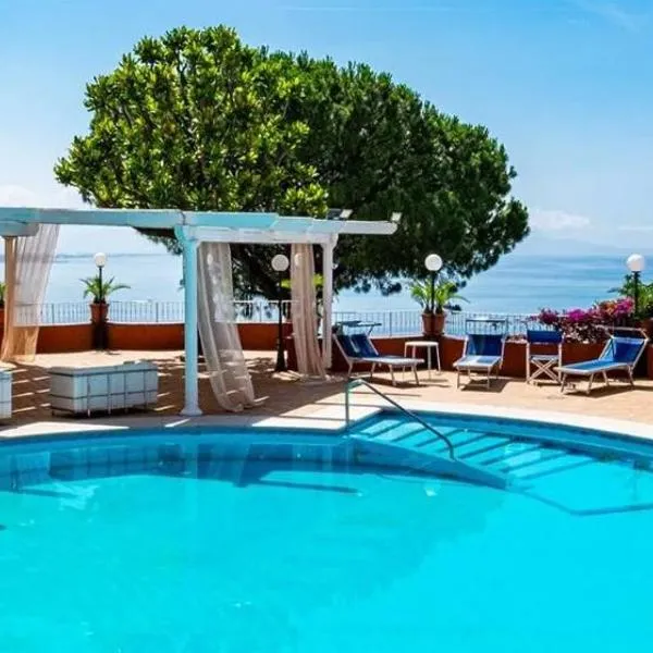 Villa Poseidon -Boutique Hotel-，位于萨莱诺的酒店