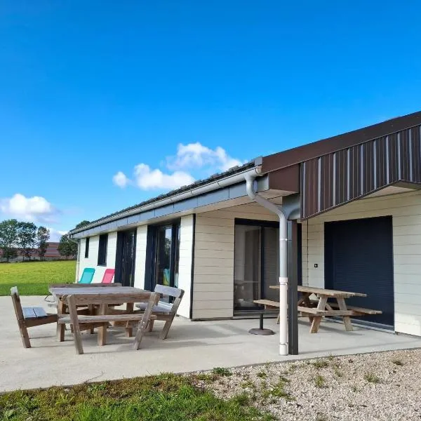 Maison spacieuse à Cerniébaud avec magnifique jardin.，位于Cerniébaud的酒店