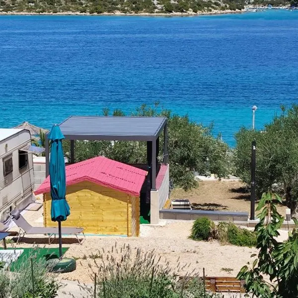 Caravan with private toilet and kitchen 2，位于格雷巴蒂卡的酒店