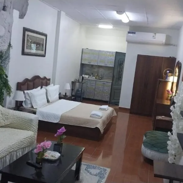 Studio Apartment，位于Abḩur al Janūbīyah的酒店