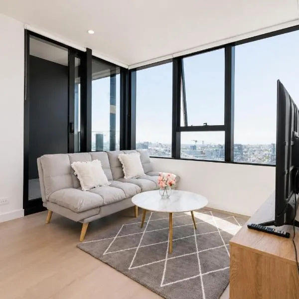 15D Stunning Skyline Abnb-Style 2BR Apt With Parking And Luxury Amenities,位于墨尔本的酒店