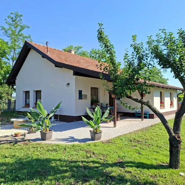 Naprózsa Tanya，位于Bugac Felső Vasútállomás的酒店