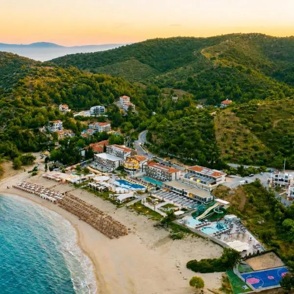 Trypiti Resort Blue Dream Palace and Hive Water Park，位于利迈纳里亚的酒店