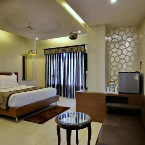 Hotel Sheela Shree Plaza，位于Hansāri Gird的酒店