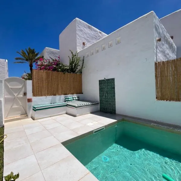 Dar Lisa - Charming authentic beachfront villa，位于阿格希尔的酒店